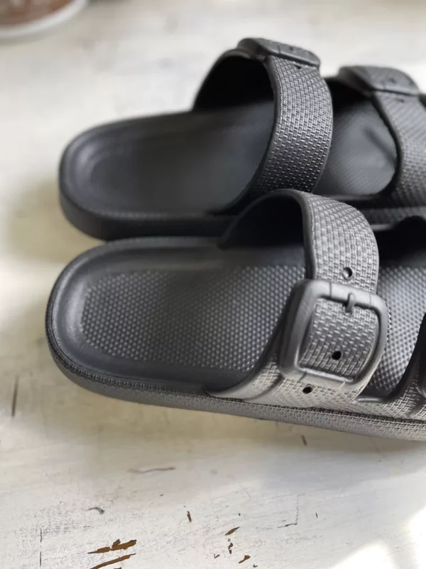 Black Cushion slides